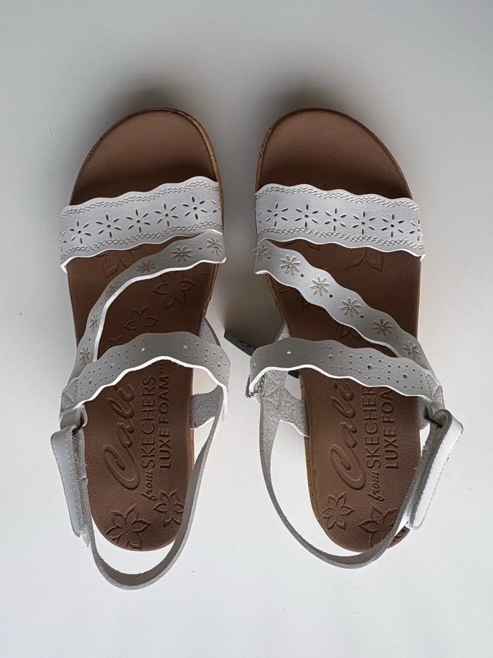 Skechers Cali Luxury Foam White Wedge Sandals. Womens Size 9